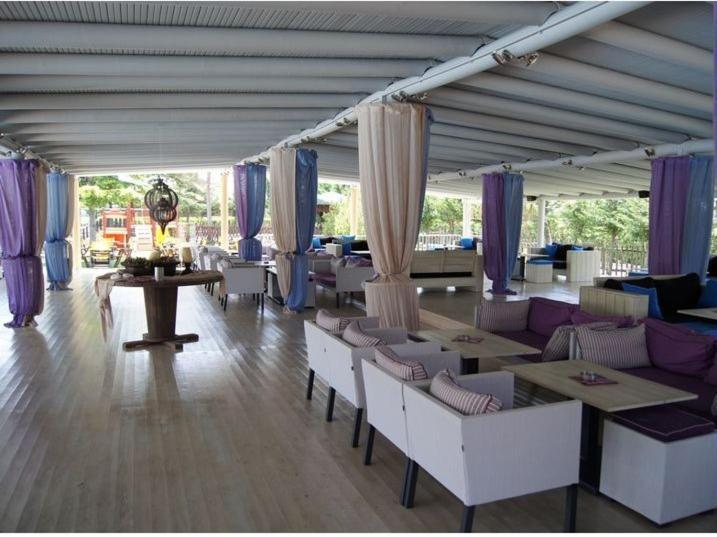 Le Chalet ซานธี ภายนอก รูปภาพ